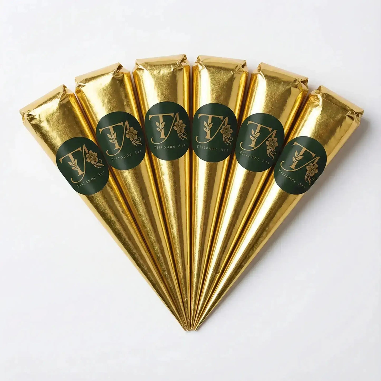 Cône de Henné Naturel - Pâte Fraîche et 100% Artisanale, cônes dorés en paquet pour application précise.