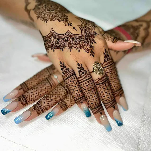 Henné mariage Réunion — motif tamoul mariée sur main par Tiitoune Art 974